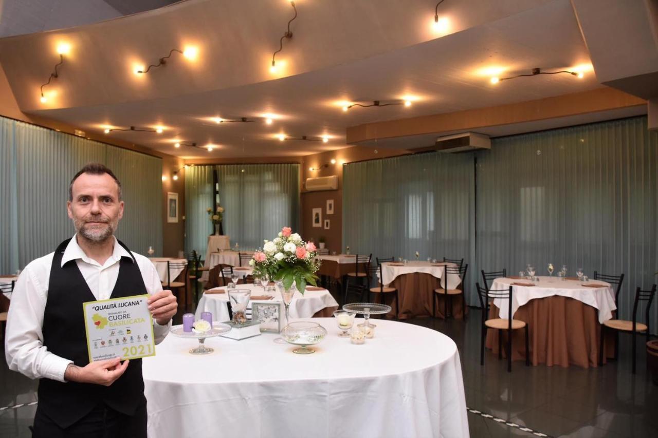 Hotel Il Volturino Calvello Bagian luar foto