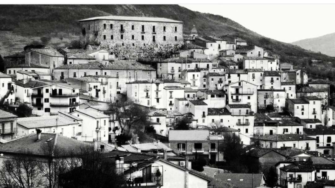 Hotel Il Volturino Calvello Bagian luar foto